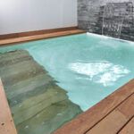 Piscine intérieure carrée