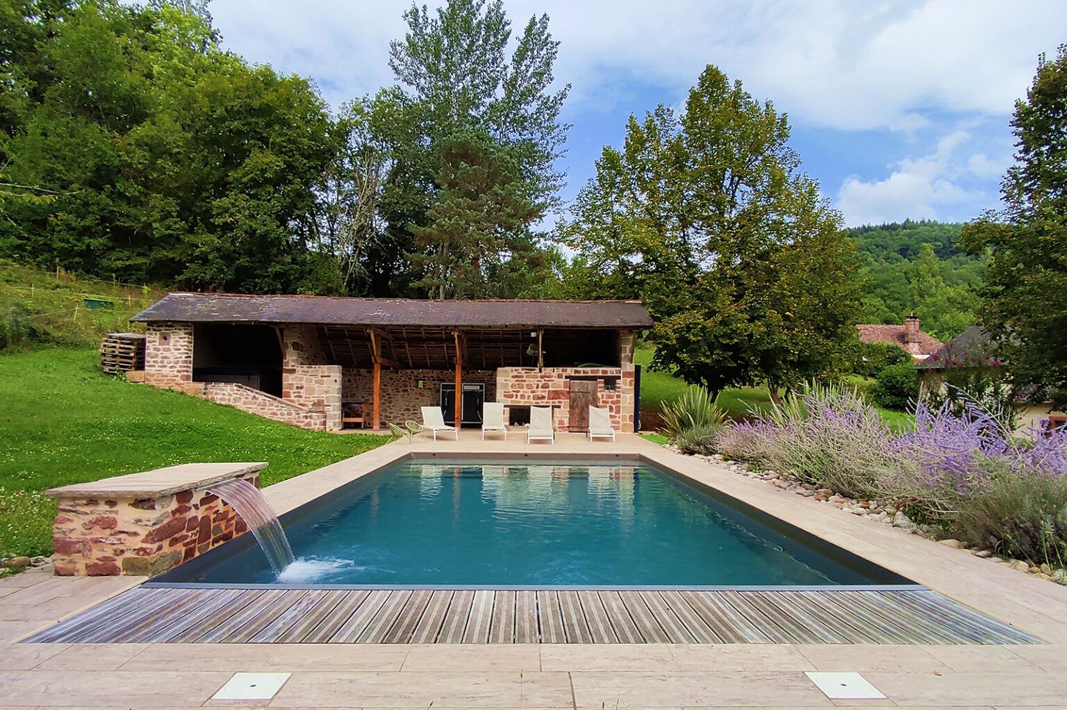 Piscine extérieure de charme