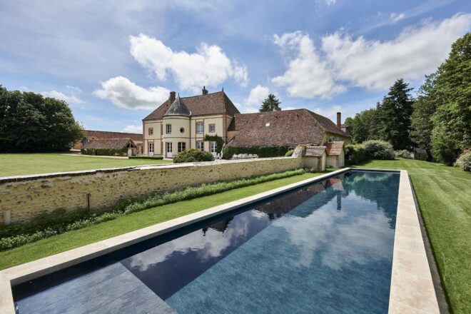 Piscine à débordement