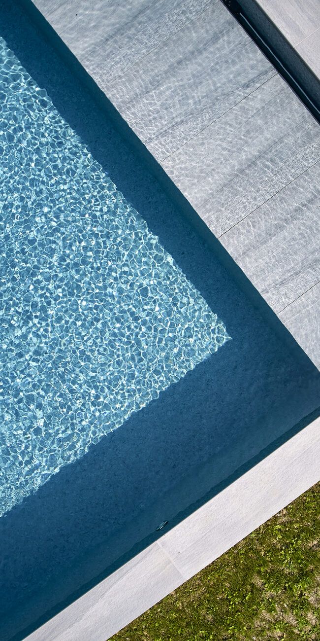 Mini piscine avec banquette