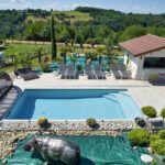 Piscine 8,00 x 4,00 m avec abri mi-haut