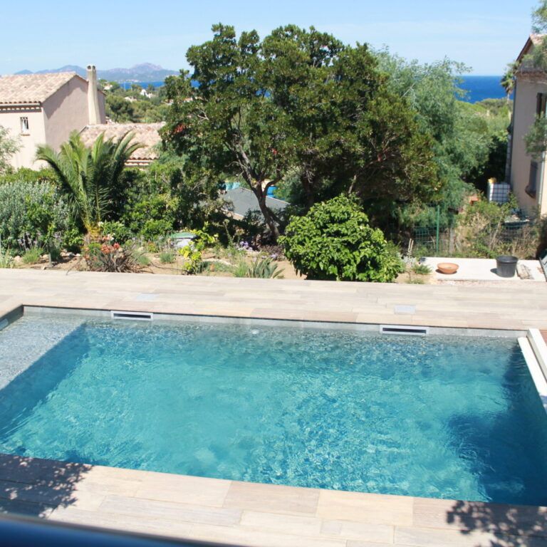 Piscine enterrée maçonnée