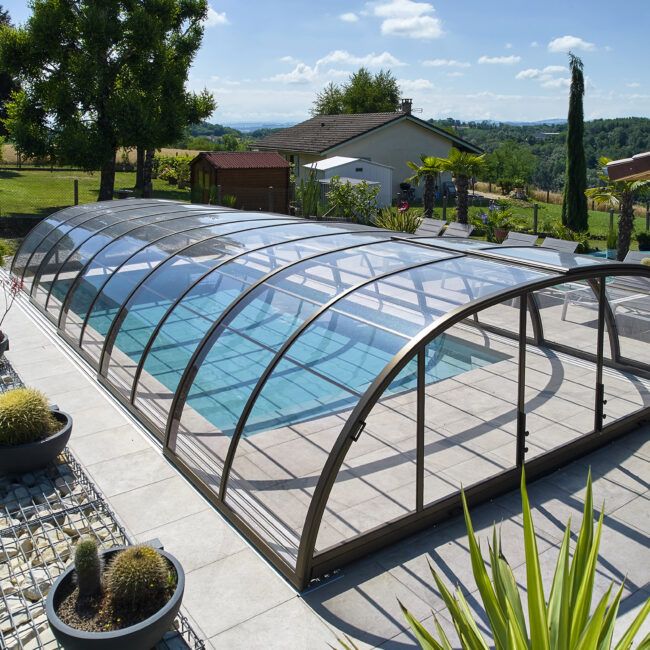 Abri de piscine coulissant : la beauté alliée à la praticité