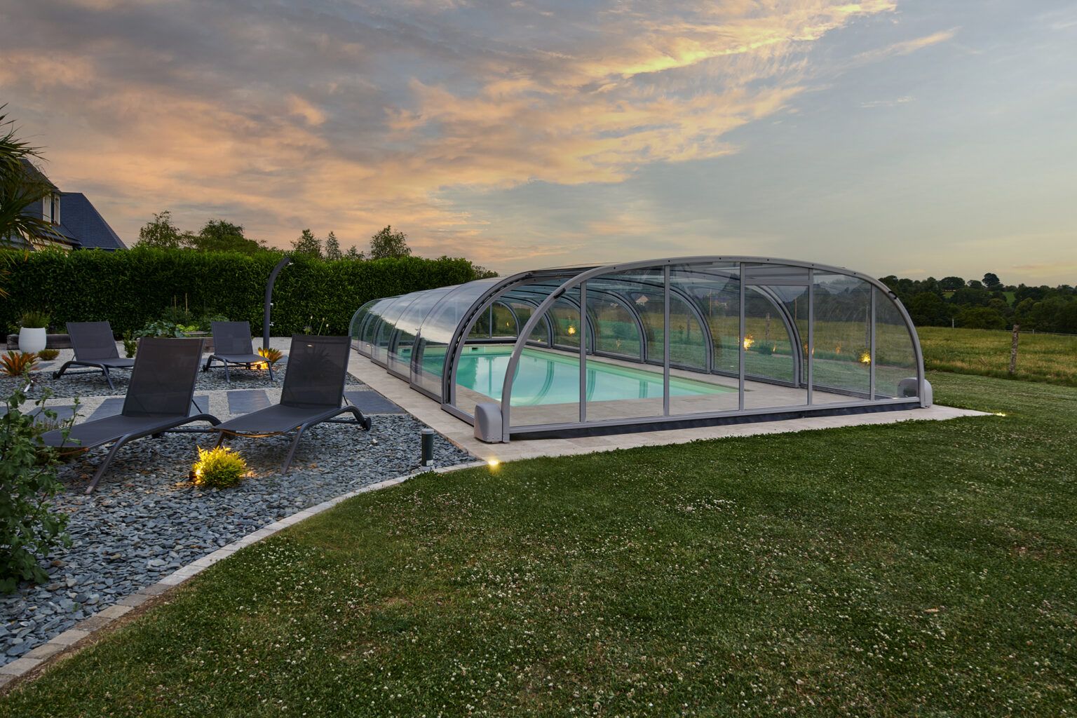 Piscine avec abri haut motorisé