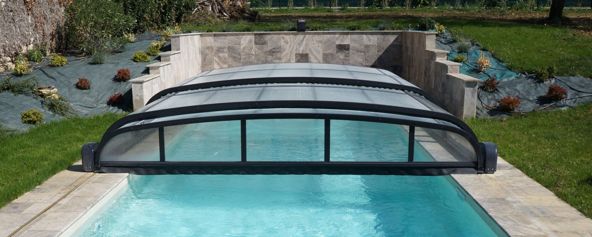 Abri de piscine bas