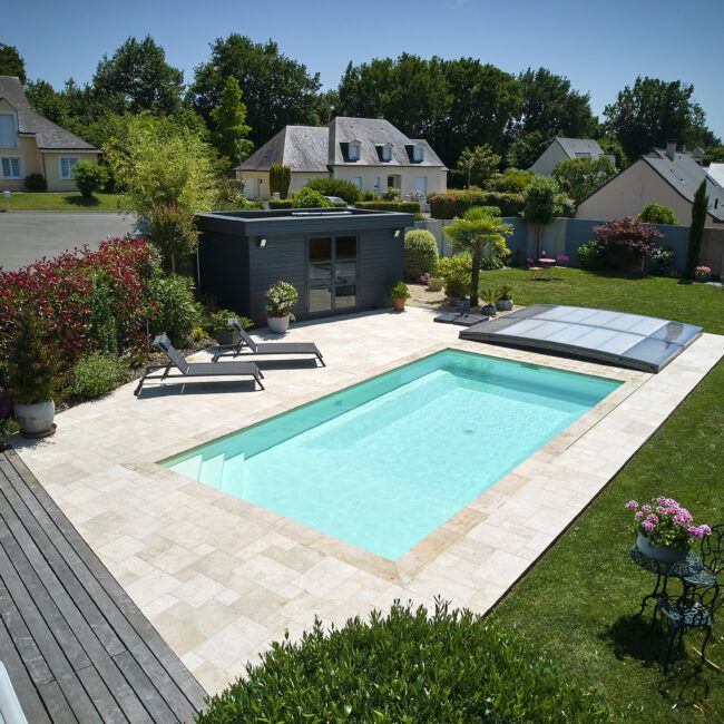 Abri extra-plat pour sécuriser une piscine