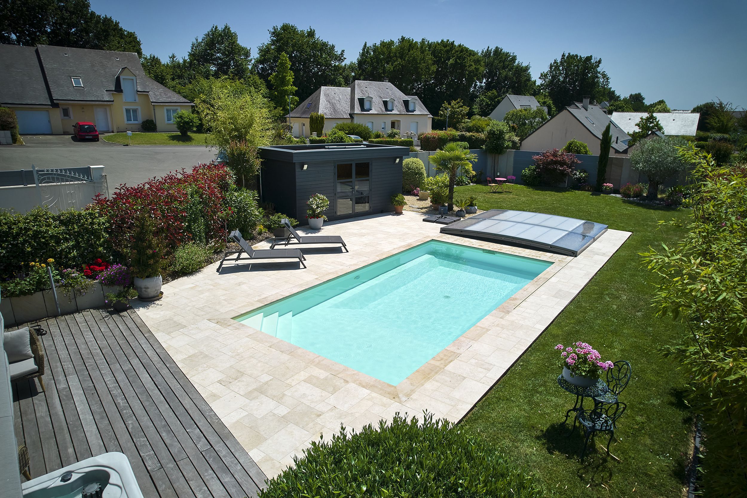 L'abri de piscine plat et le concept Outdoor avec Bonheur Piscines