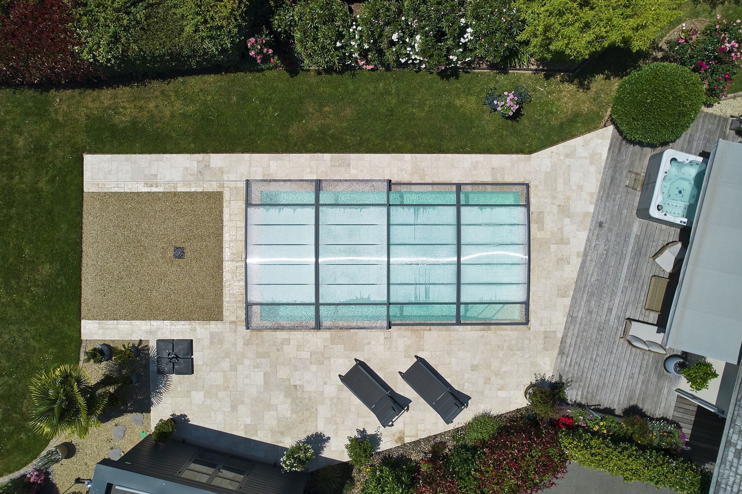 L'abri de piscine plat et le concept Outdoor avec Bonheur Piscines