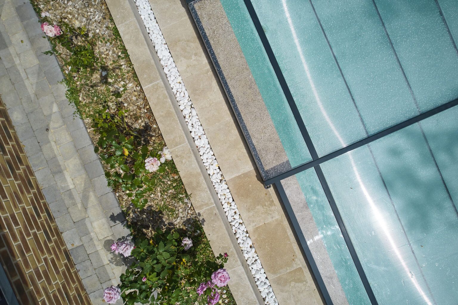 Abri extra-plat pour sécuriser une piscine