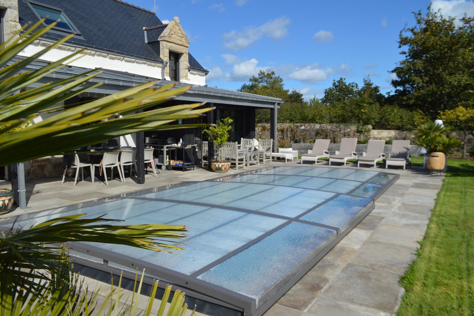 Abri plat pour sécuriser une piscine