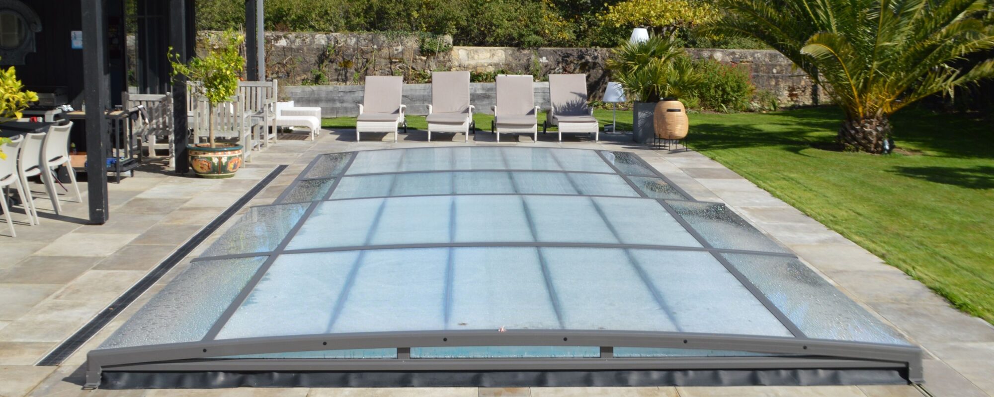 Abri de piscine extra-plat