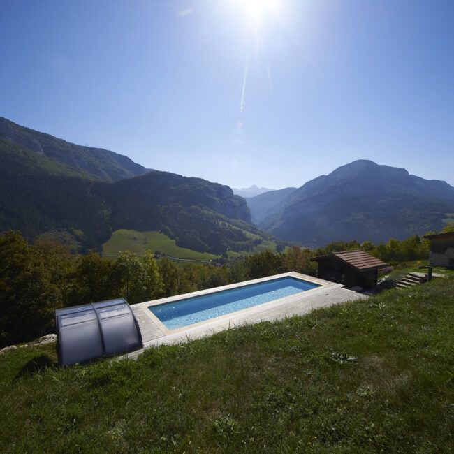 Abri de piscine hors-sol : un incontournable pour votre confort et votre sécurité