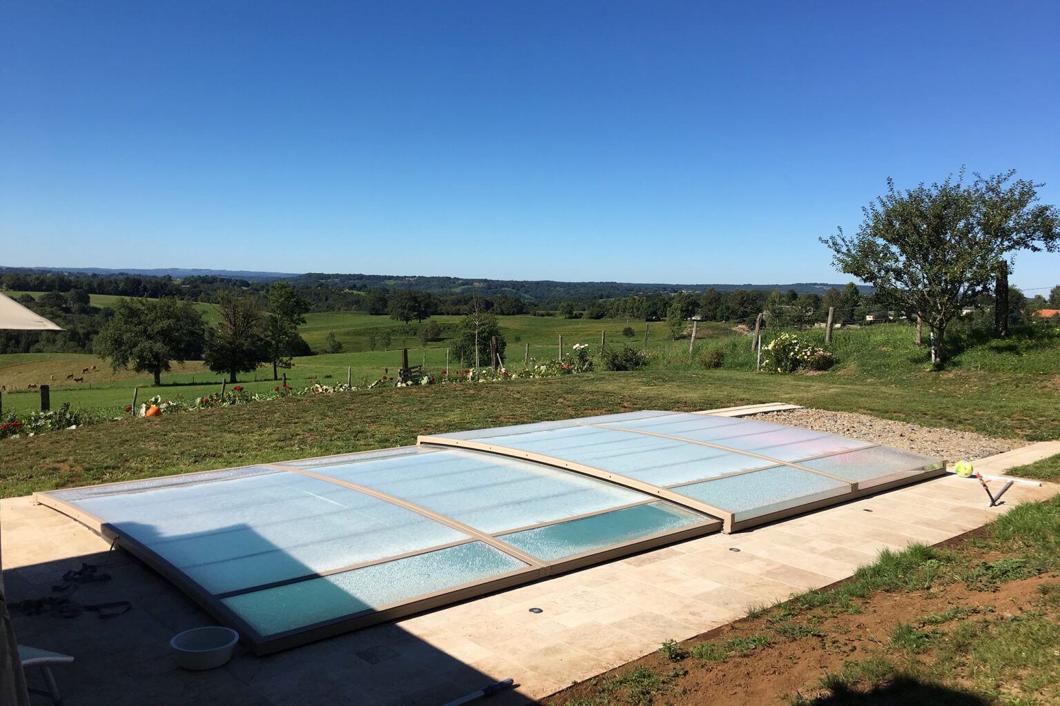 Abri plat pour sécuriser une piscine