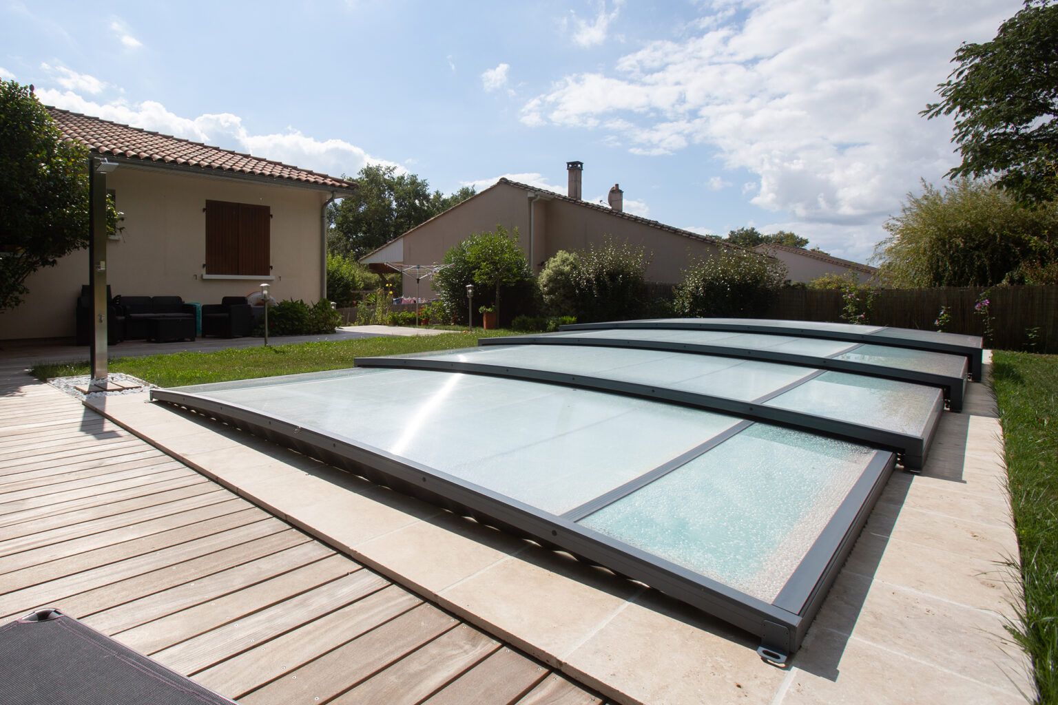 Abri plat pour sécuriser une piscine