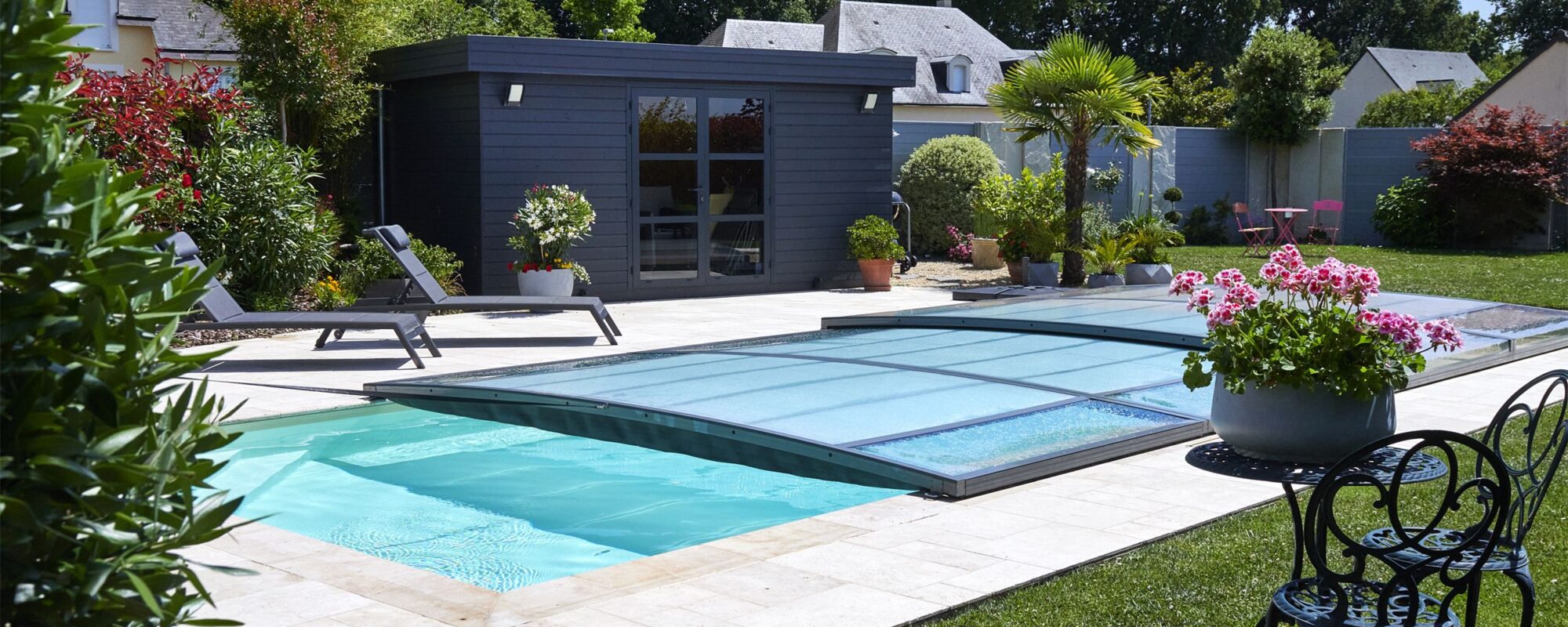 Abri de piscine plat