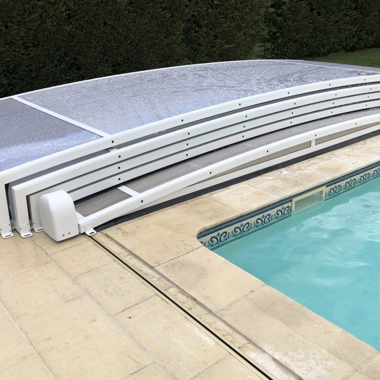 Abri bas pour sécuriser une piscine