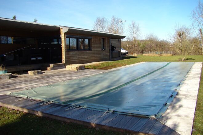 Bâche d'hivernage pour protéger sa piscine en hiver