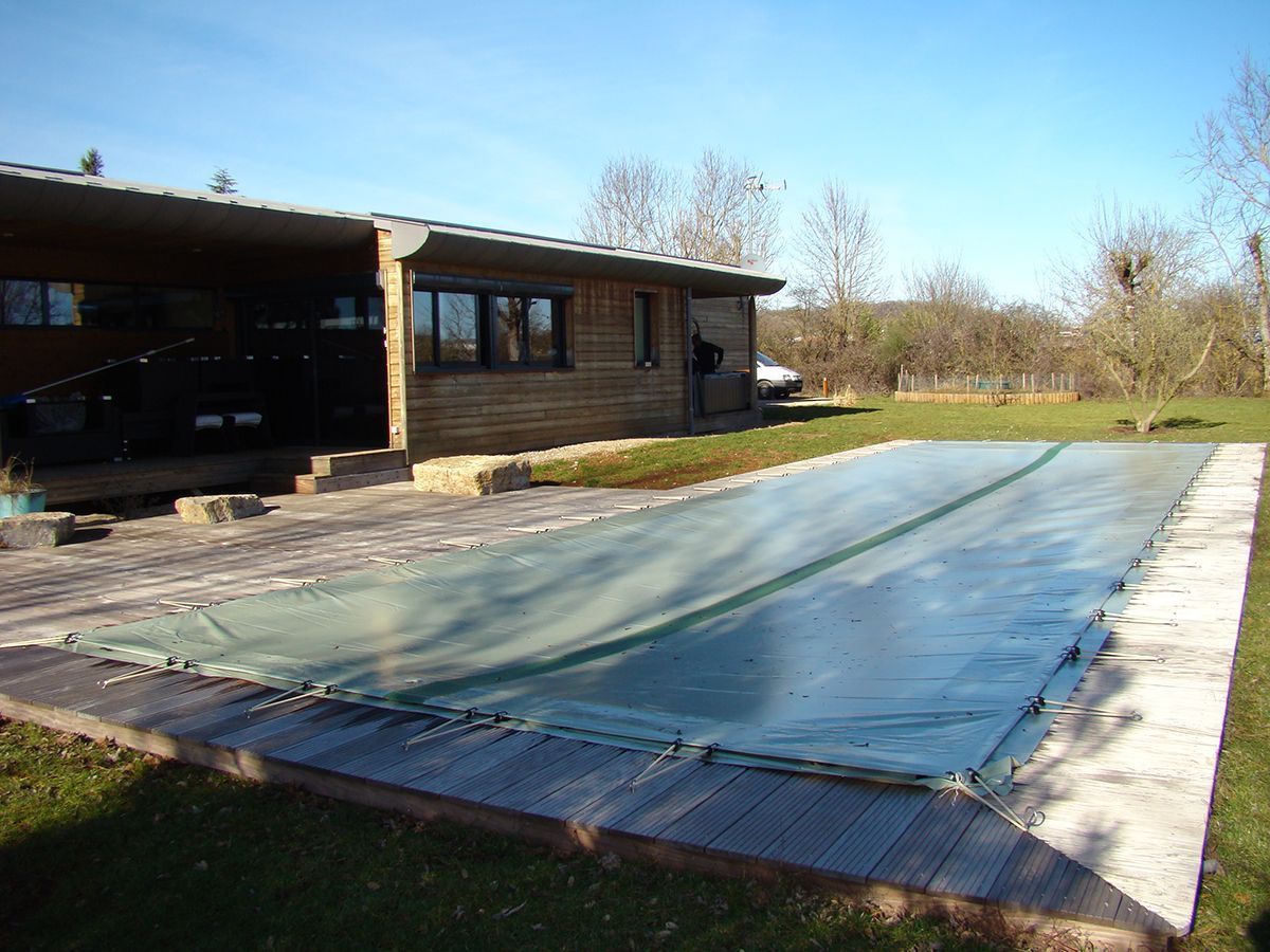 Bâche d'hivernage pour protéger sa piscine en hiver