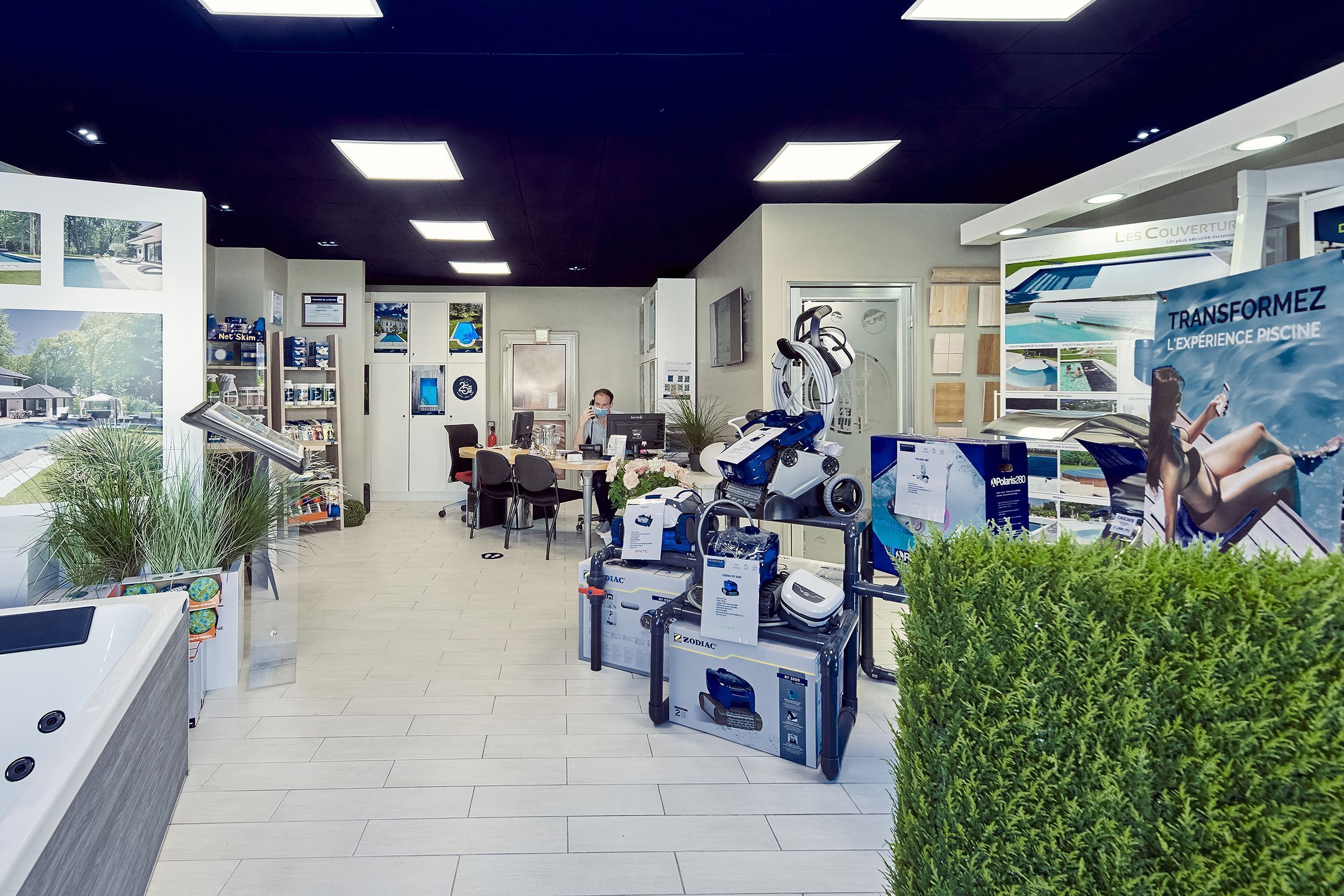 © Fabrice FERRER - Showroom HENOCQUE PISCINE