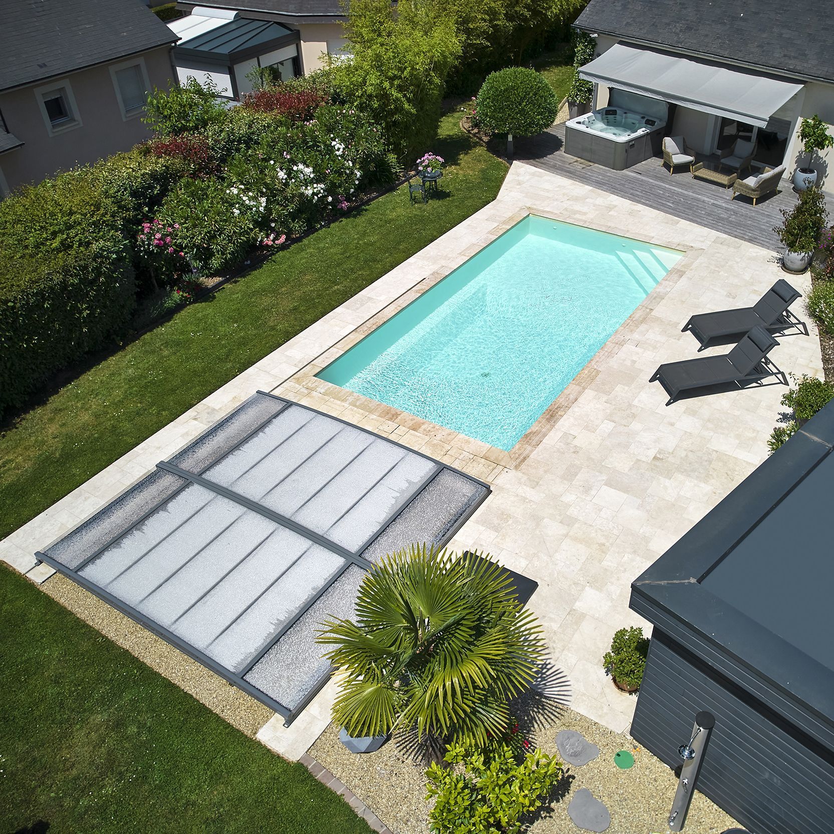 © FABRICE FERRER – Réalisation BONHEUR PISCINES