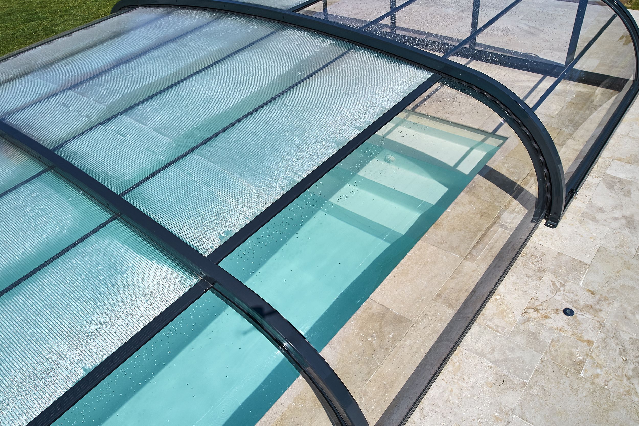 © FABRICE FERRER – Réalisation HENOCQUE PISCINES