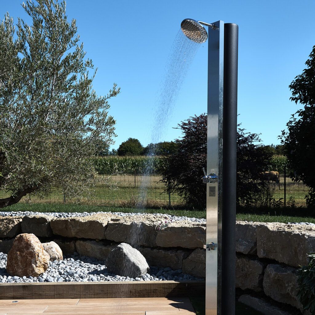 Douche inox pour piscine extérieure