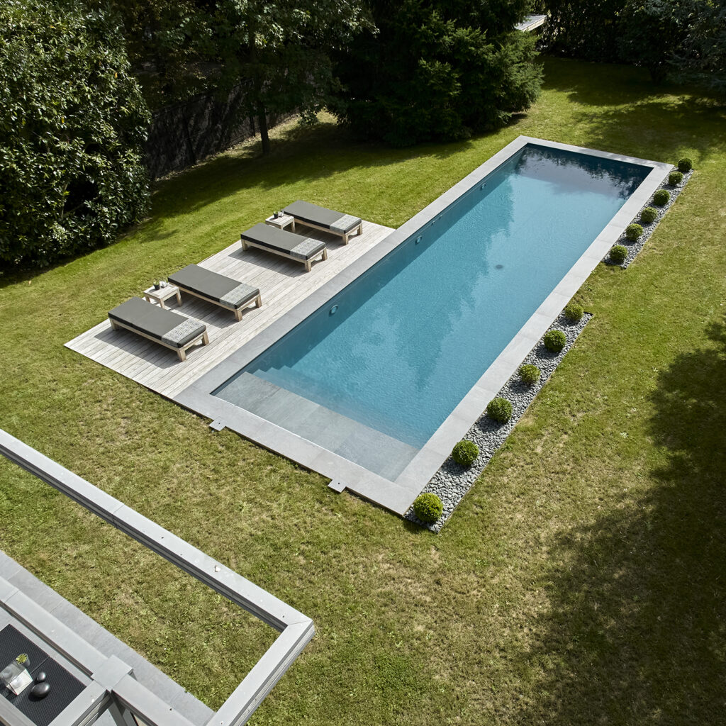 Couloir de nage extérieur pour usage sportif