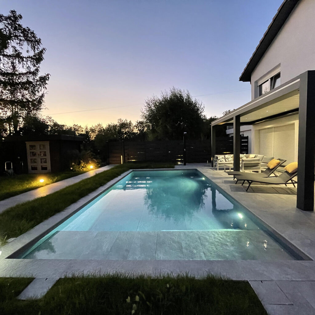 Piscine de 8x3.8 m avec éclairage leds
