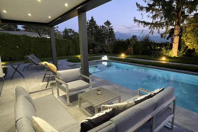 Piscine conviviale extérieure avec éclairage leds