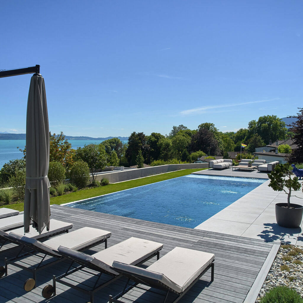 Piscine à débordement en inox