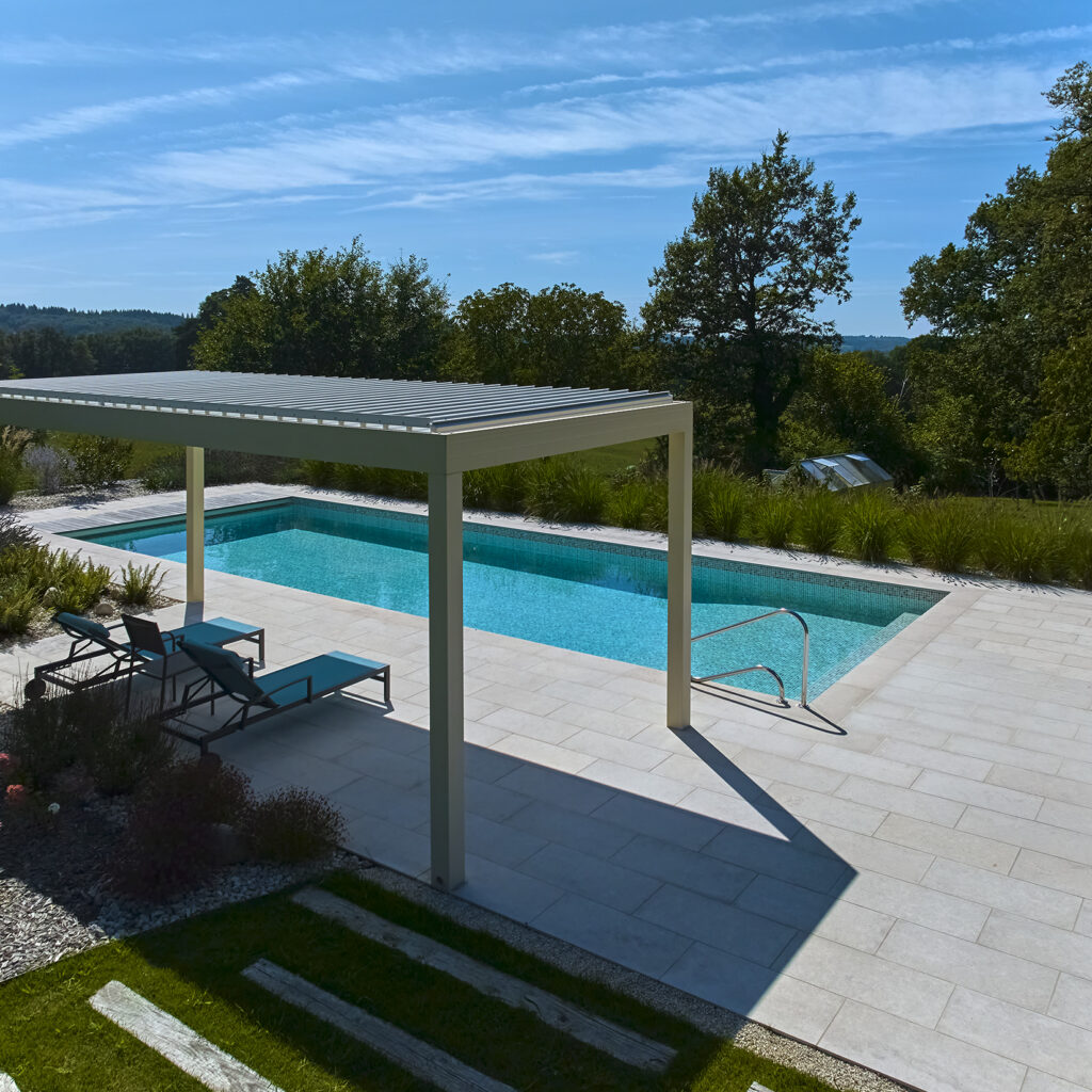 Piscine extérieure familiale de 13 x 4.80 m