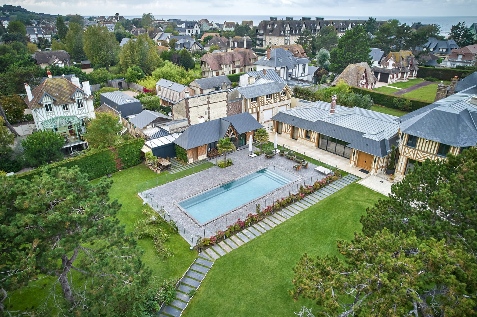 Réalisation Delalande Piscines & Spas © Fabrice FERRER