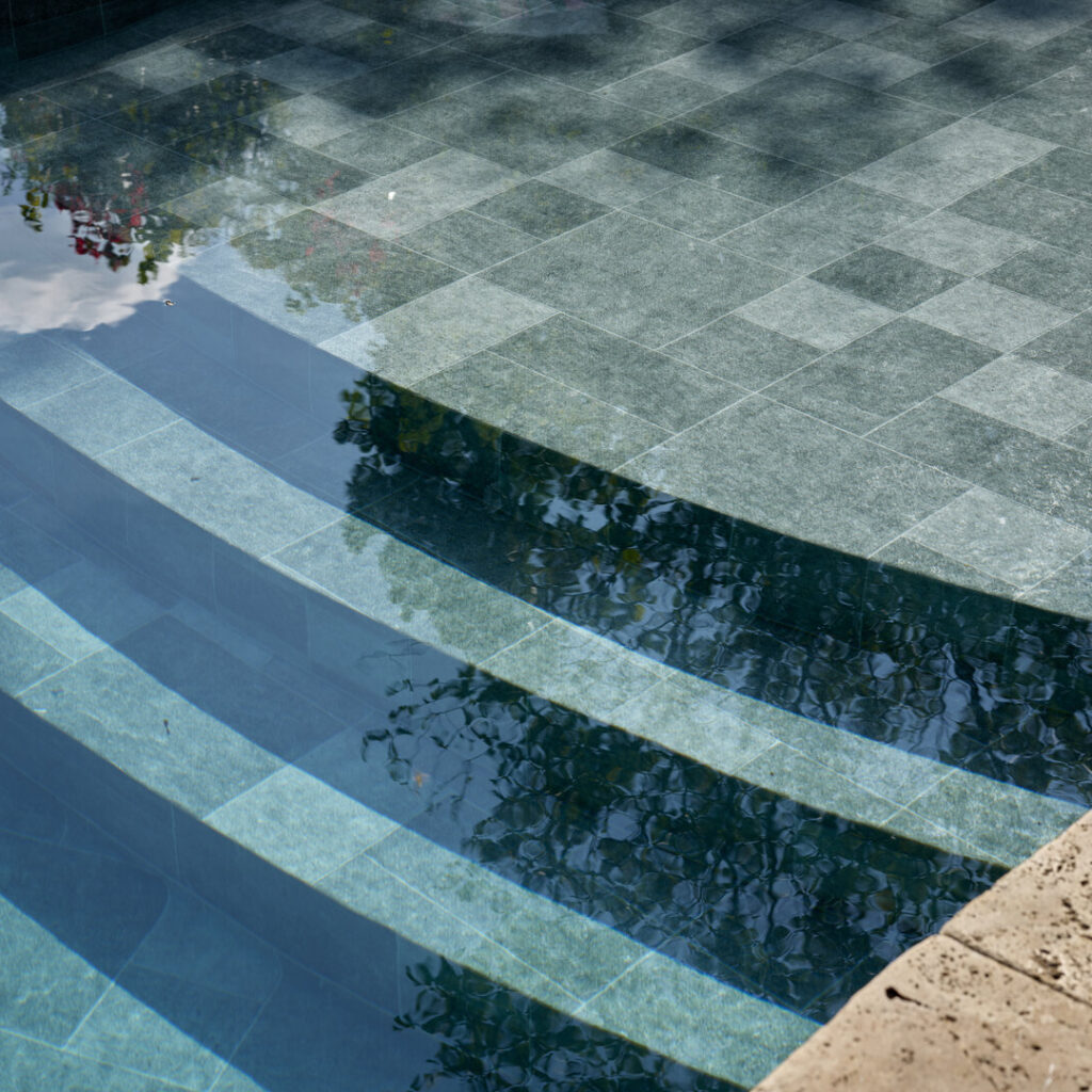 Rénovation Piscine Forme Libre - MB Catusse Piscines & Spas - 2024 4