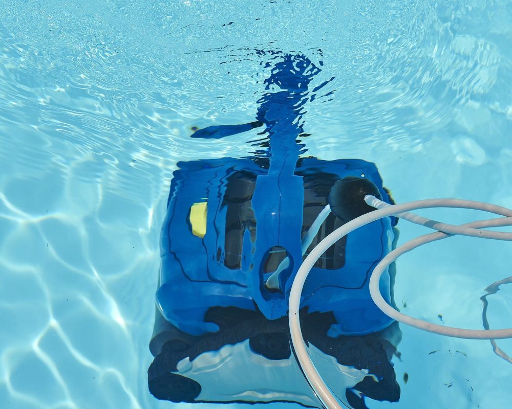 Robot aspirateur immergé pour piscine