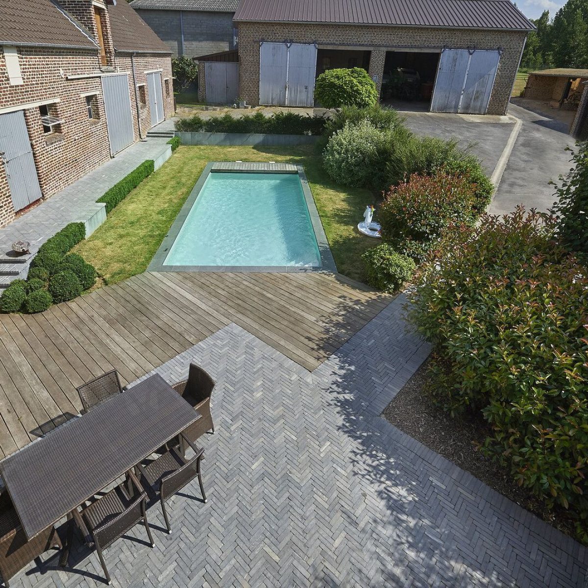 Piscine avec jardin dans demeure de charme